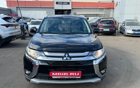 Mitsubishi Outlander III рестайлинг 3, 2018 год, 1 649 000 рублей, 2 фотография