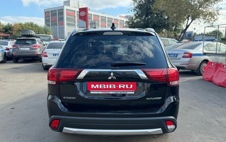 Mitsubishi Outlander III рестайлинг 3, 2018 год, 1 649 000 рублей, 5 фотография