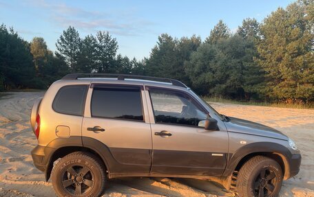 Chevrolet Niva I рестайлинг, 2013 год, 680 000 рублей, 4 фотография