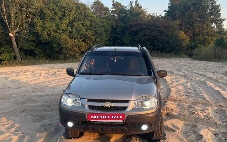 Chevrolet Niva I рестайлинг, 2013 год, 680 000 рублей, 2 фотография