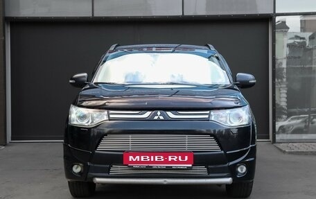 Mitsubishi Outlander III рестайлинг 3, 2013 год, 1 100 000 рублей, 2 фотография