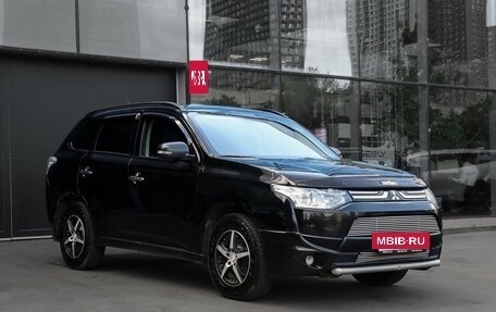 Mitsubishi Outlander III рестайлинг 3, 2013 год, 1 100 000 рублей, 3 фотография