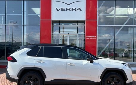 Toyota RAV4, 2020 год, 2 450 000 рублей, 4 фотография