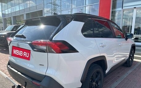 Toyota RAV4, 2020 год, 2 450 000 рублей, 5 фотография