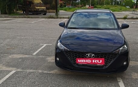 Hyundai Solaris II рестайлинг, 2021 год, 1 590 000 рублей, 2 фотография