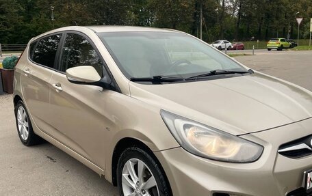 Hyundai Solaris II рестайлинг, 2012 год, 565 000 рублей, 3 фотография