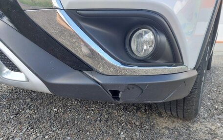 Mitsubishi Outlander III рестайлинг 3, 2022 год, 2 800 000 рублей, 8 фотография