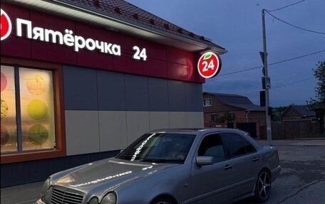 Mercedes-Benz E-Класс, 1997 год, 300 000 рублей, 1 фотография