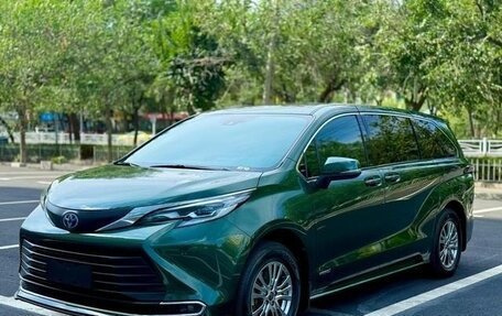 Toyota Sienna, 2022 год, 3 960 000 рублей, 1 фотография