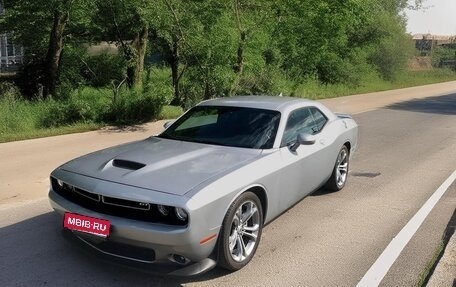 Dodge Challenger III рестайлинг 2, 2021 год, 3 800 000 рублей, 1 фотография