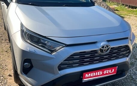 Toyota RAV4, 2021 год, 3 800 000 рублей, 1 фотография