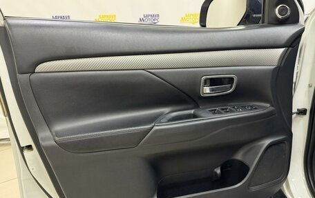 Mitsubishi Outlander III рестайлинг 3, 2013 год, 1 830 000 рублей, 9 фотография