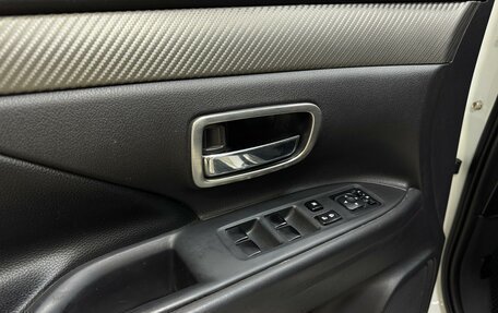 Mitsubishi Outlander III рестайлинг 3, 2013 год, 1 830 000 рублей, 10 фотография