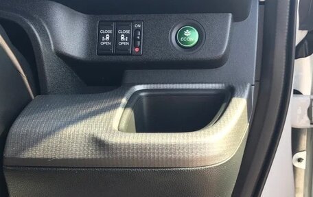 Honda Stepwgn IV, 2021 год, 2 250 000 рублей, 9 фотография