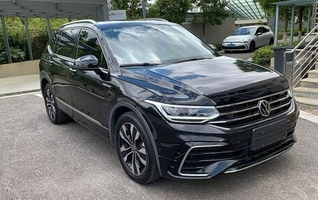 Volkswagen Tiguan II, 2022 год, 2 650 000 рублей, 1 фотография