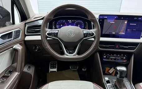 Volkswagen Tiguan II, 2022 год, 3 540 000 рублей, 10 фотография