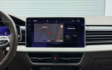 Volkswagen Tiguan II, 2022 год, 3 540 000 рублей, 13 фотография