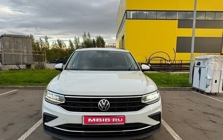 Volkswagen Tiguan II, 2021 год, 1 930 000 рублей, 1 фотография