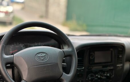 Toyota Land Cruiser 100 рестайлинг 2, 2000 год, 1 750 000 рублей, 15 фотография