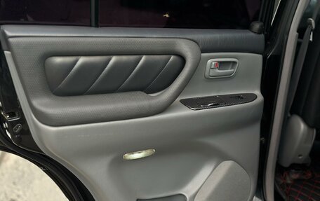 Toyota Land Cruiser 100 рестайлинг 2, 2000 год, 1 750 000 рублей, 16 фотография