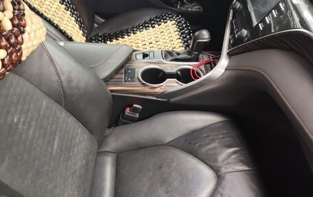 Toyota Camry, 2019 год, 2 100 000 рублей, 3 фотография