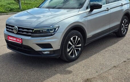 Volkswagen Tiguan II, 2019 год, 2 500 000 рублей, 1 фотография