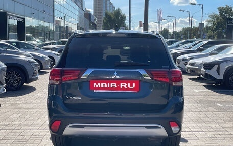 Mitsubishi Outlander III рестайлинг 3, 2021 год, 1 979 000 рублей, 5 фотография