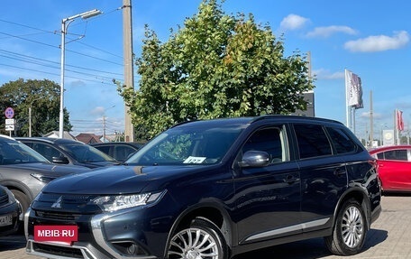 Mitsubishi Outlander III рестайлинг 3, 2021 год, 1 979 000 рублей, 3 фотография