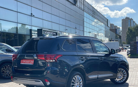 Mitsubishi Outlander III рестайлинг 3, 2021 год, 1 979 000 рублей, 4 фотография