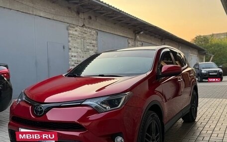 Toyota RAV4, 2017 год, 2 300 000 рублей, 2 фотография