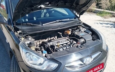 Hyundai Solaris II рестайлинг, 2011 год, 730 000 рублей, 2 фотография