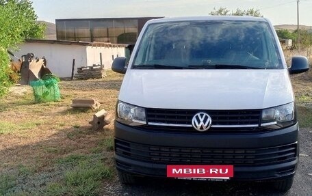 Volkswagen Transporter T6 рестайлинг, 2016 год, 2 500 000 рублей, 2 фотография
