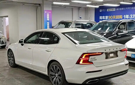 Volvo S60 III, 2022 год, 2 600 000 рублей, 4 фотография