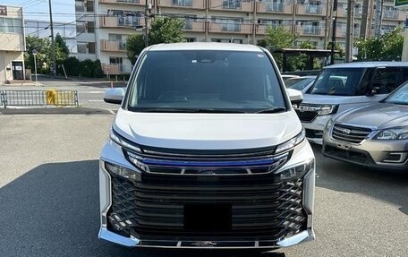 Toyota Voxy, 2022 год, 2 741 000 рублей, 2 фотография