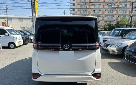 Toyota Voxy, 2022 год, 2 741 000 рублей, 6 фотография