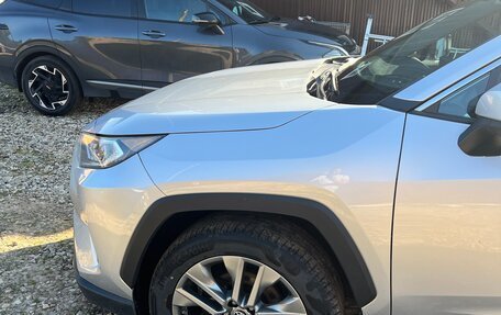 Toyota RAV4, 2021 год, 3 800 000 рублей, 2 фотография