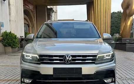 Volkswagen Tiguan II, 2021 год, 2 300 000 рублей, 3 фотография