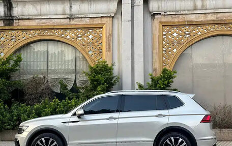 Volkswagen Tiguan II, 2021 год, 2 300 000 рублей, 4 фотография