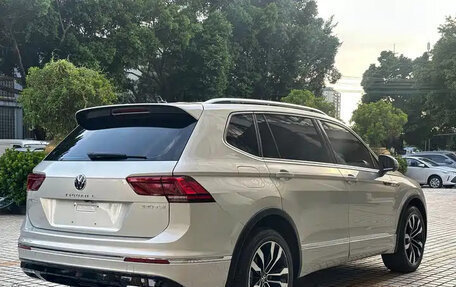 Volkswagen Tiguan II, 2021 год, 2 300 000 рублей, 5 фотография