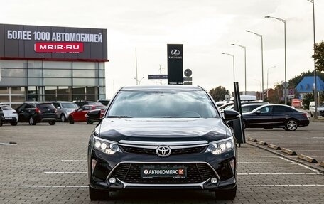 Toyota Camry, 2017 год, 1 895 000 рублей, 2 фотография