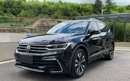 Volkswagen Tiguan II, 2022 год, 2 650 000 рублей, 2 фотография