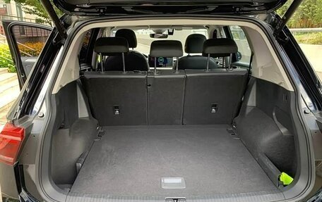 Volkswagen Tiguan II, 2022 год, 2 650 000 рублей, 4 фотография