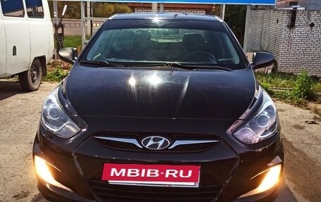 Hyundai Solaris II рестайлинг, 2013 год, 875 000 рублей, 2 фотография