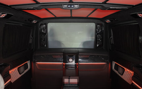 Mercedes-Benz V-Класс, 2024 год, 30 000 000 рублей, 2 фотография