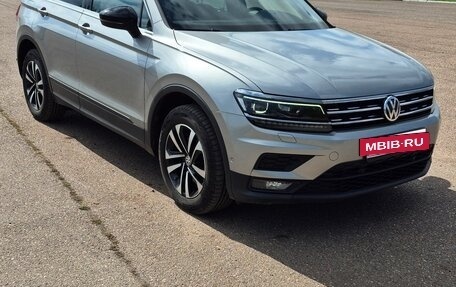 Volkswagen Tiguan II, 2019 год, 2 500 000 рублей, 2 фотография