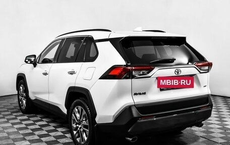 Toyota RAV4, 2020 год, 3 280 000 рублей, 7 фотография