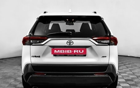 Toyota RAV4, 2020 год, 3 280 000 рублей, 6 фотография