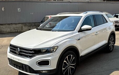 Volkswagen T-Roc I, 2022 год, 1 699 000 рублей, 2 фотография