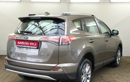 Toyota RAV4, 2018 год, 2 325 000 рублей, 4 фотография