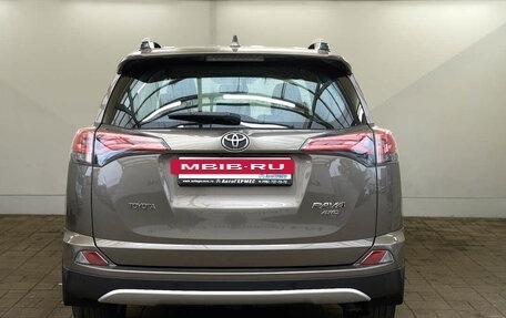 Toyota RAV4, 2018 год, 2 325 000 рублей, 3 фотография